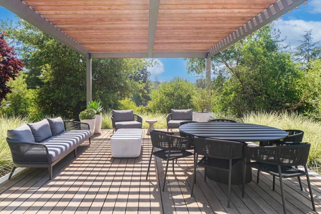 536 Sand Hill Circle, Menlo Park CA: https://media.crmls.org/mediaz/5dfeb067-60a3-458e-ab4c-0aca4f0c002c.jpg
