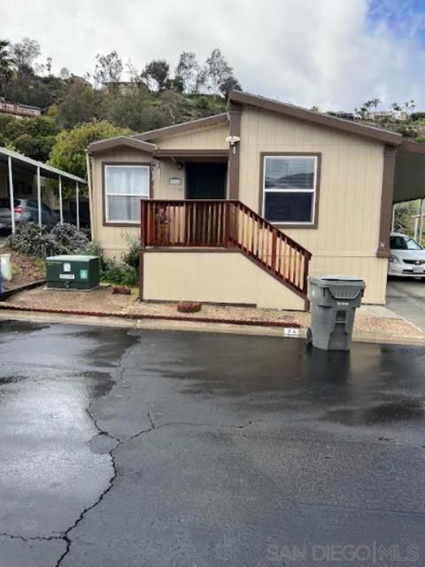 10880 Highway 67, Lakeside CA: https://media.crmls.org/mediaz/5dfed083-5a2c-4611-9477-16584ada524b.jpg