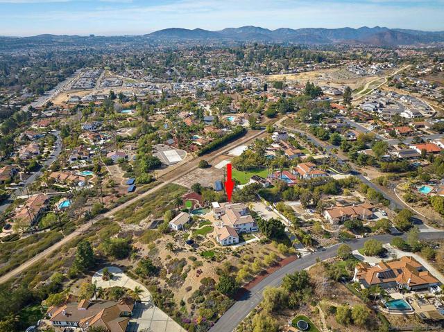 17010 Butterfield Trl, Poway CA: https://media.crmls.org/mediaz/5dff3499-af3f-49b4-91aa-2b2b1e6a69da.jpg