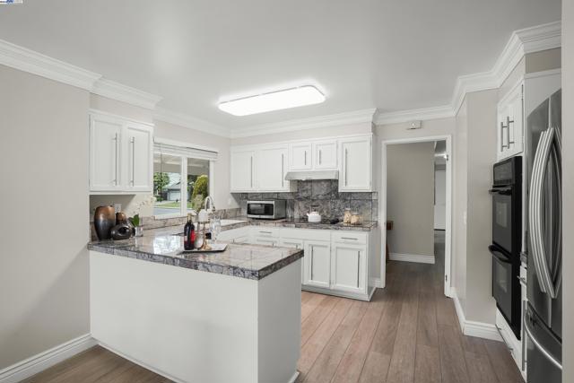 501 Amherst Ct, San Ramon CA: https://media.crmls.org/mediaz/5dffa090-82a6-4fef-abd7-537967a89a49.jpg