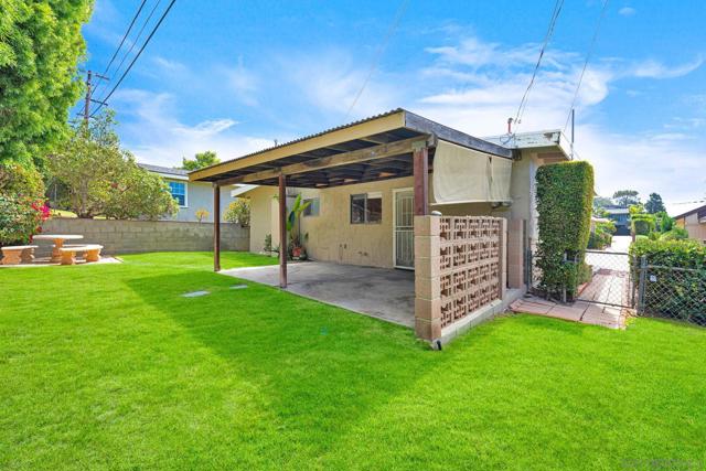 328 30 9th St, Del Mar CA: https://media.crmls.org/mediaz/5dffcb58-956f-40da-b1c2-42cbbe110509.jpg
