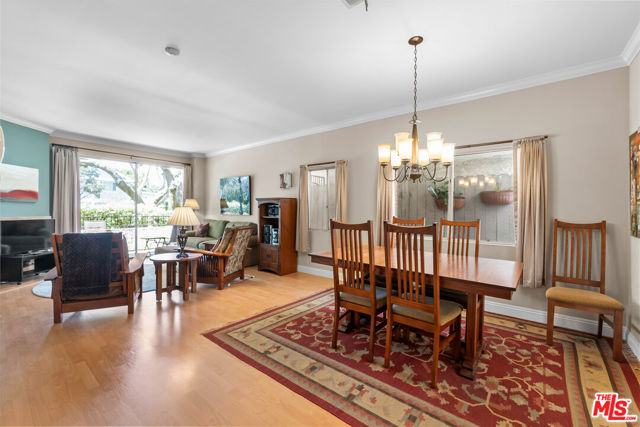 2405 34th Street, Santa Monica CA: https://media.crmls.org/mediaz/5e000c29-1051-42e7-8fef-452d0df59e1a.jpg