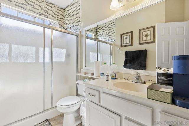 4425 Arbor Cove Cir, Oceanside CA: https://media.crmls.org/mediaz/5e002f5c-672f-4709-b9fa-58897248639e.jpg