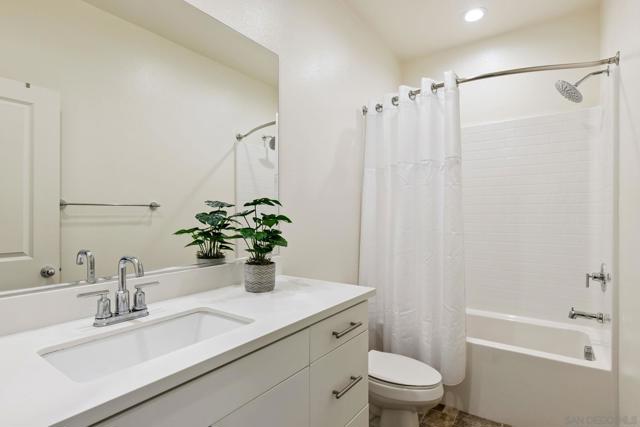 4132 Calle Arbol, Oceanside CA: https://media.crmls.org/mediaz/5e005439-c7f7-45dc-8c0f-20a73f33f2b6.jpg