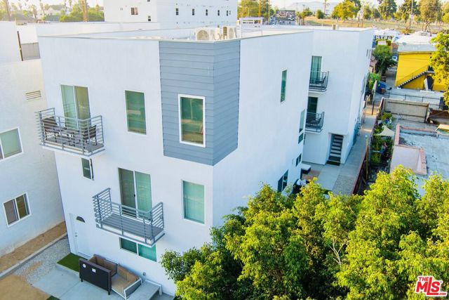 1875 W 20th Street, Los Angeles CA: https://media.crmls.org/mediaz/5e008d0e-4ba0-43db-b2c2-a6abe40d5cc1.jpg
