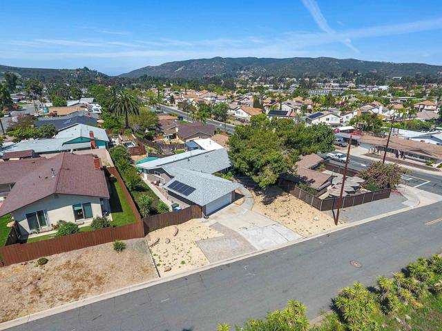 12710 Montauk St, Poway CA: https://media.crmls.org/mediaz/5e00ea21-a5ed-4524-b7b5-b46c09c2a410.jpg