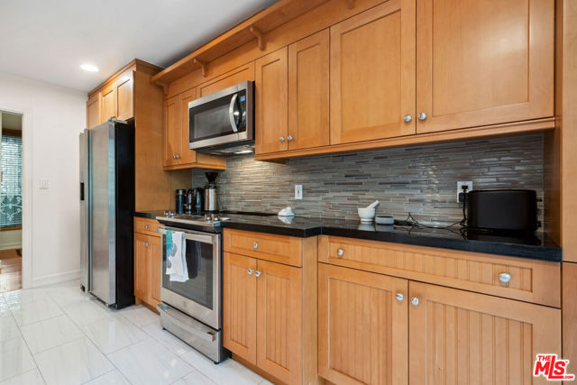 502 San Vicente Boulevard, Santa Monica CA: https://media.crmls.org/mediaz/5e01468b-f6cb-4a3f-80b9-caac6a339ccc.jpg