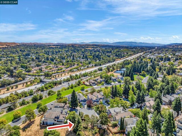 1618 Brush Creek Place, Danville CA: https://media.crmls.org/mediaz/5e0159a0-1938-42e9-ac28-75d3cb5b4449.jpg