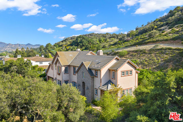 1772 Tamarack Street, Westlake Village CA: https://media.crmls.org/mediaz/5e017f97-df5b-486c-838b-93441ba9d92a.jpg