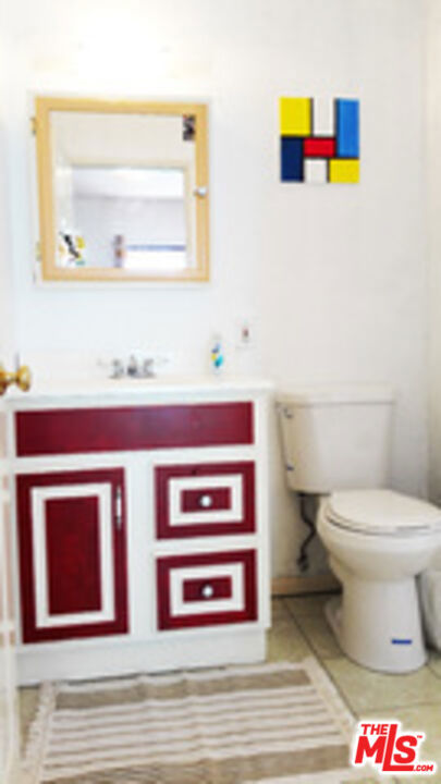 4226 Redwood Avenue, Los Angeles CA: https://media.crmls.org/mediaz/5e01dc92-5587-4220-8bcb-f4cf8ca3e328.jpg
