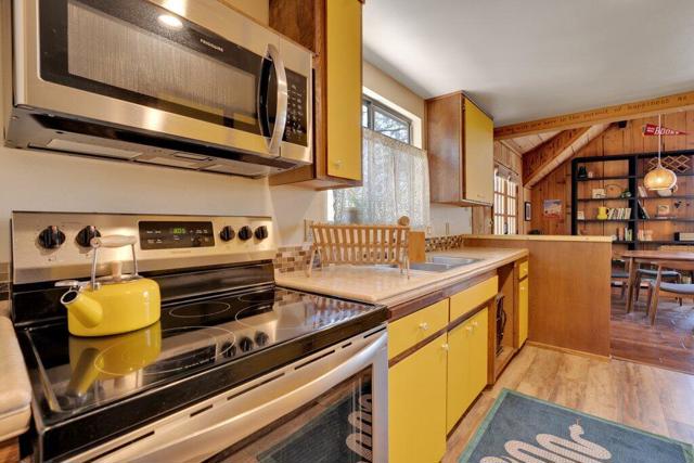 26785 Crestview Drive, Idyllwild CA: https://media.crmls.org/mediaz/5e01ed54-a896-4386-995e-d3c0f5817dbf.jpg