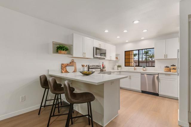 3160 Calle Viento, Carlsbad CA: https://media.crmls.org/mediaz/5e020348-456b-4eb8-87b0-204395c082c4.jpg