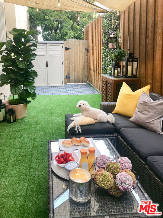 1221 N Kings Road, West Hollywood CA: https://media.crmls.org/mediaz/5e023836-6b2b-477e-bec0-72b0a59b8ac3.jpg