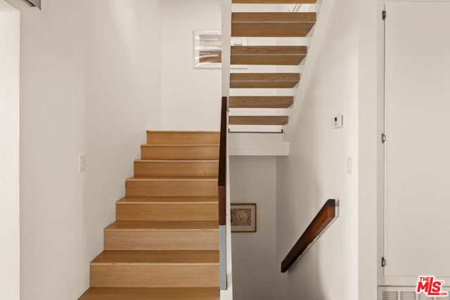 6624 Vista Del Mar, Playa del Rey CA: https://media.crmls.org/mediaz/5e0256ea-4e89-4fdd-8611-a7e022b32038.jpg