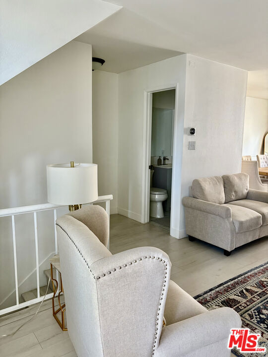 9901 Independence Avenue, Chatsworth CA: https://media.crmls.org/mediaz/5e026132-4428-4bda-bff1-57275b0d4028.jpg