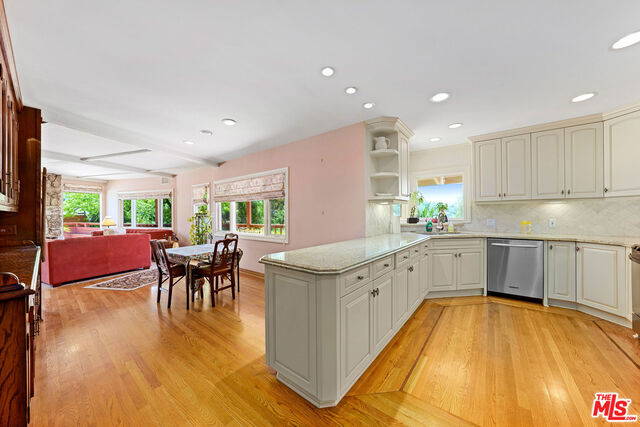 Image 7 of 39 For 821 Glenmere Way