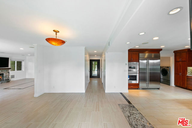 30630 Morning View Drive, Malibu CA: https://media.crmls.org/mediaz/5e02a0b0-4cb2-400e-956c-a5765896cea5.jpg