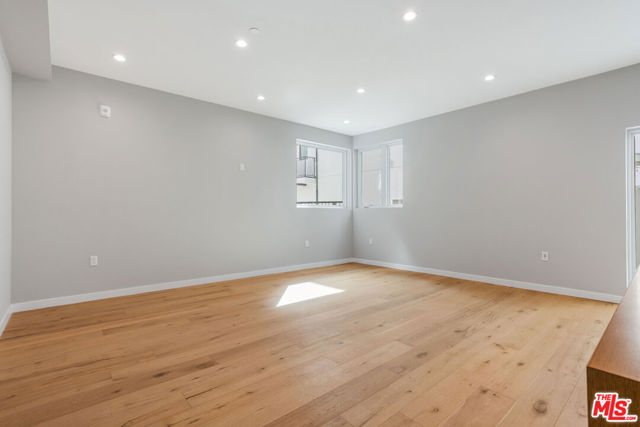 1729 S Barrington Avenue, Los Angeles CA: https://media.crmls.org/mediaz/5e02bb4f-f1ff-4593-aee3-b90347d62edb.jpg