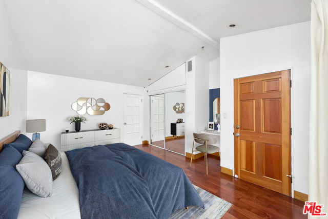 1141 Cabrillo Avenue, Venice CA: https://media.crmls.org/mediaz/5e02f45c-38af-4f21-87b4-5a5d9427f592.jpg
