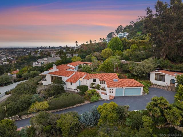 7520 Hillside Dr, La Jolla CA: https://media.crmls.org/mediaz/5e033ba9-cc1d-4908-ba16-3efd76c85b36.jpg