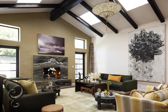 6977 Las Colinas, Rancho Santa Fe CA: https://media.crmls.org/mediaz/5e038529-ba8f-4a42-a76a-281fef4d778b.jpg