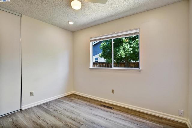 3432 Barmouth Dr, Antioch CA: https://media.crmls.org/mediaz/5e03ca12-c8e6-491d-94f8-4efd90210440.jpg