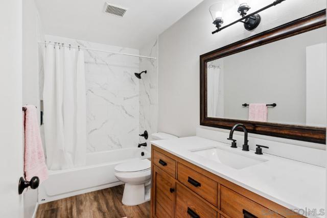 3731 Caminito Carmel Lndg, San Diego CA: https://media.crmls.org/mediaz/5e03dc11-1538-4183-9cad-6877cd61baa9.jpg