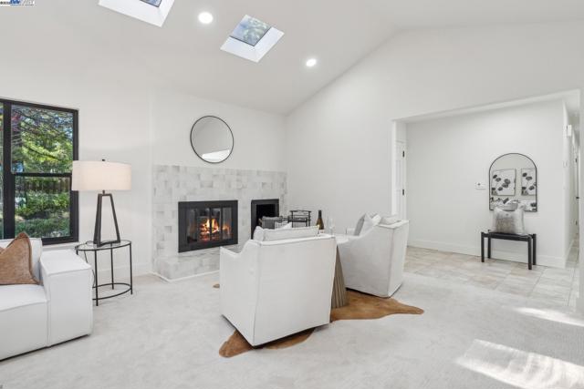 361 Castle Crest Rd, Alamo CA: https://media.crmls.org/mediaz/5e03f0d6-ca28-4a4c-9865-07340b538ae3.jpg