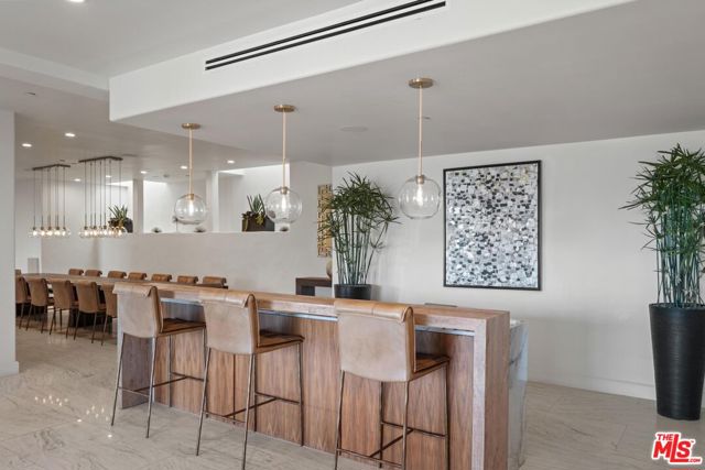 4733 Bonvue Avenue, Los Angeles CA: https://media.crmls.org/mediaz/5e0525a2-dfa3-4d56-a0db-200f0dbc024f.jpg