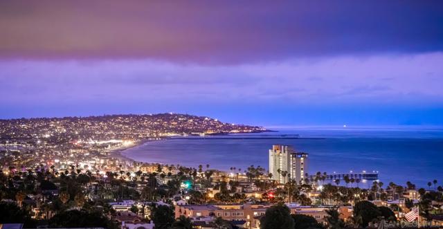5560 Moonlight Lane, La Jolla CA: https://media.crmls.org/mediaz/5e05286b-6329-466b-a6bb-f15191dda855.jpg