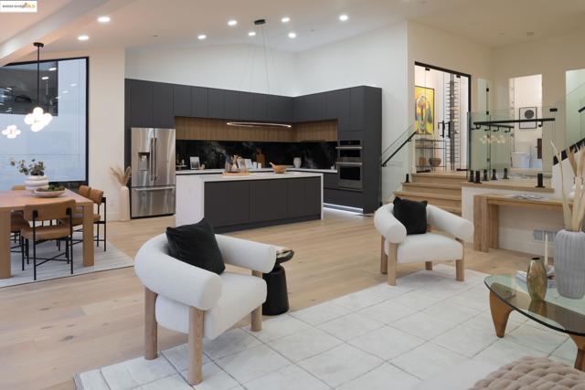 7270 Woodrow Dr, Oakland CA: https://media.crmls.org/mediaz/5e0572c2-8a19-471c-8bf3-d3ec44fde6b7.jpg