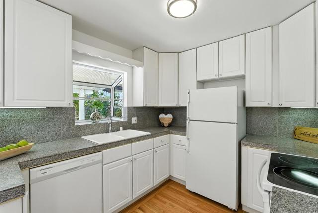 271 41st Avenue, San Mateo CA: https://media.crmls.org/mediaz/5e05bda3-8903-4398-9e29-6e4447dae032.jpg