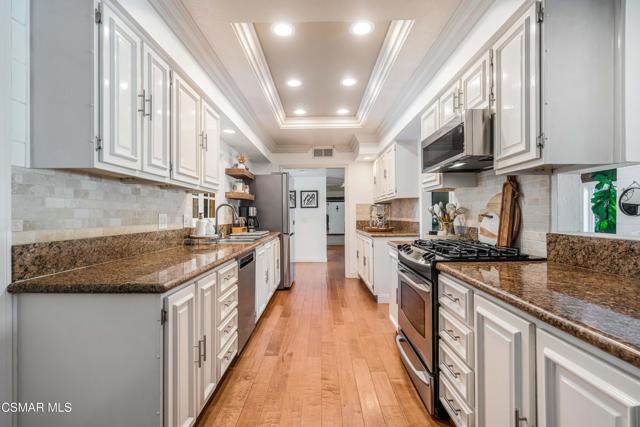 552 Longbranch Road, Simi Valley CA: https://media.crmls.org/mediaz/5e06839b-979d-4d86-bfd7-a5bc1525aea5.jpg