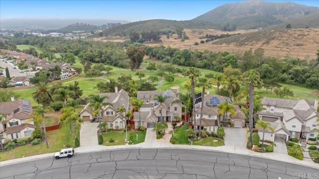 320 Crownview Ct, San Marcos CA: https://media.crmls.org/mediaz/5e06eea2-e6d8-4e01-80e0-48402c0905d0.jpg