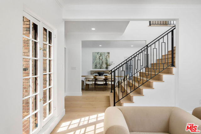 832 S Plymouth Boulevard, Los Angeles CA: https://media.crmls.org/mediaz/5e07a984-d9a3-43c3-ad47-efc299db2bfd.jpg