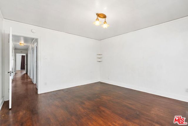 5021 Elmwood Avenue, Los Angeles CA: https://media.crmls.org/mediaz/5e07ae60-2f62-4b16-92a4-467186b1ce7b.jpg