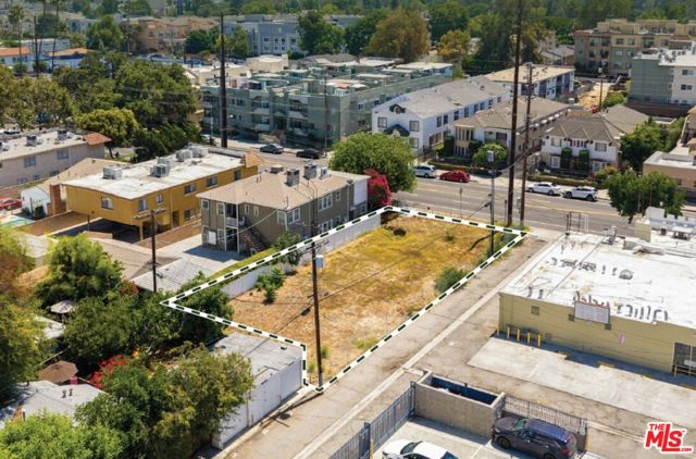 10945 Moorpark Street, North Hollywood CA: https://media.crmls.org/mediaz/5e084529-644a-4870-84c8-8128ad378044.jpg