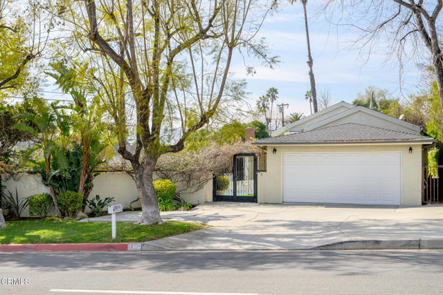 4917 Angeles Crest Highway, La Canada Flintridge CA: https://media.crmls.org/mediaz/5e08dfe9-8e4b-4116-89cc-6e5268355538.jpg