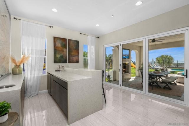 15255 Via Santa Vienta, San Diego CA: https://media.crmls.org/mediaz/5e092670-298c-4212-9f43-c4b585898c70.jpg