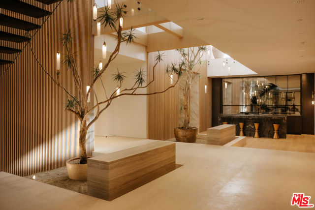 16187 Royal Oak Road, Encino CA: https://media.crmls.org/mediaz/5e094b81-8782-494f-a784-92e905d2ab03.jpg