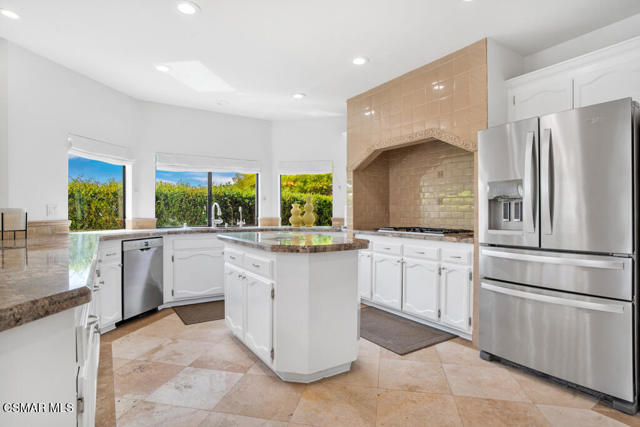 6057 Rainbow Hill Road, Agoura Hills CA: https://media.crmls.org/mediaz/5e099ccd-b124-4d7b-9bc2-059edf655406.jpg