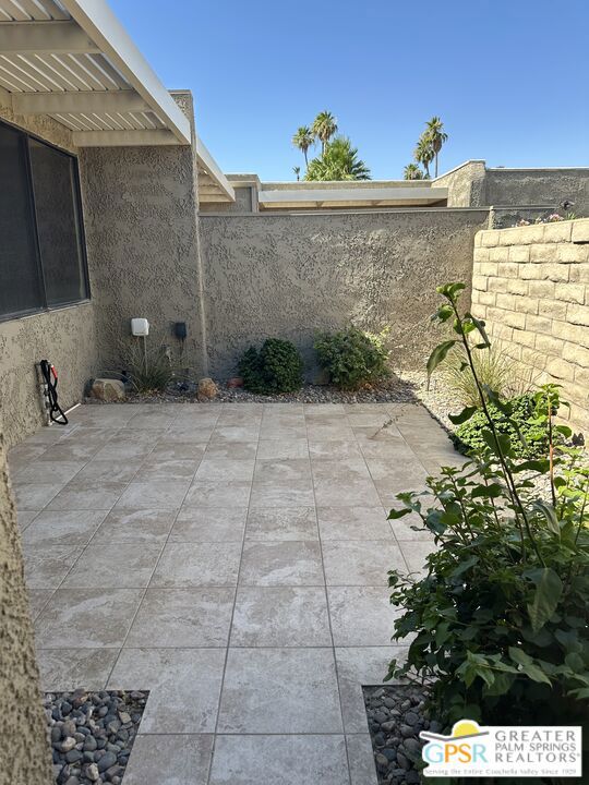 867 N Calle De Pinos, Palm Springs CA: https://media.crmls.org/mediaz/5e0a2837-3bbf-466d-b33d-c79fa508a407.jpg