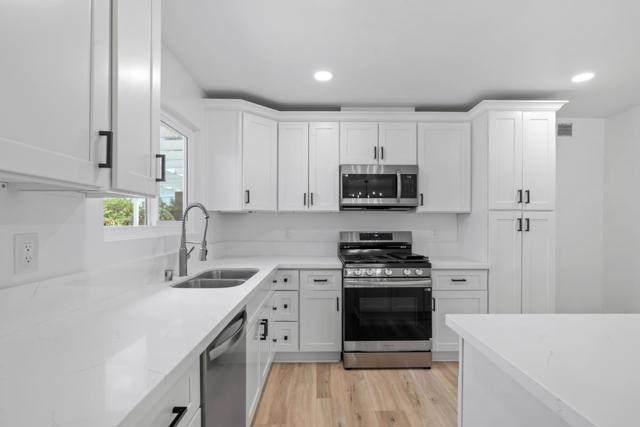 3221 Colgate Lane, Bakersfield CA: https://media.crmls.org/mediaz/5e0a984e-4c90-459c-a7e9-7d6722a2e4b3.jpg