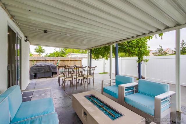 15380 Via La Gitano, Poway CA: https://media.crmls.org/mediaz/5e0a9cc5-6d4a-4c3d-bbee-652e73179d33.jpg