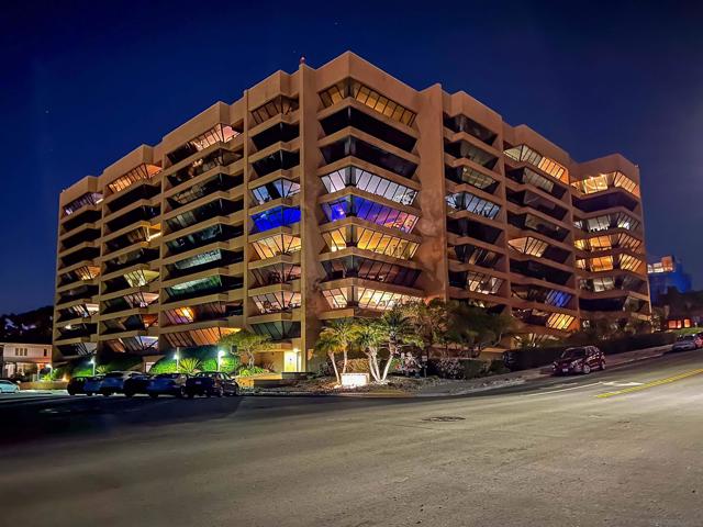 230 W Laurel Street, San Diego CA: https://media.crmls.org/mediaz/5e0ab7d7-8ee5-4cf5-829b-306d8e996b00.jpg