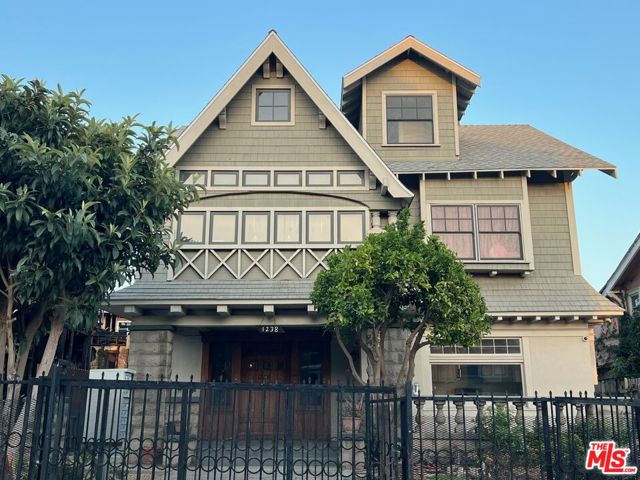 1238 S Bonnie Brae Street, Los Angeles CA: https://media.crmls.org/mediaz/5e0aee1c-16d2-4d57-9595-a64efa67681e.jpg