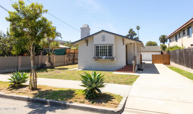 4727 7th Street, Carpinteria CA: https://media.crmls.org/mediaz/5e0aef8e-dbb3-474e-b7d8-323d4ae8ba8d.jpg