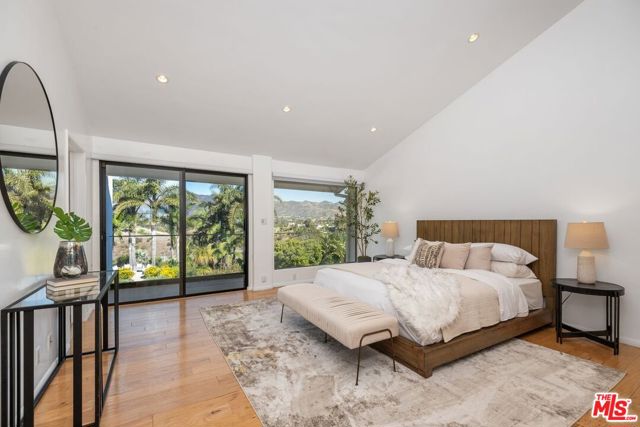 29417 Bluewater Road, Malibu CA: https://media.crmls.org/mediaz/5e0b7a0c-1b33-4a75-b67c-4bd067c806d7.jpg