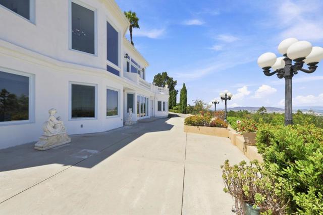 150 New Place Road, Hillsborough CA: https://media.crmls.org/mediaz/5e0b7ce2-ee2b-4917-9b47-47a8967480b4.jpg