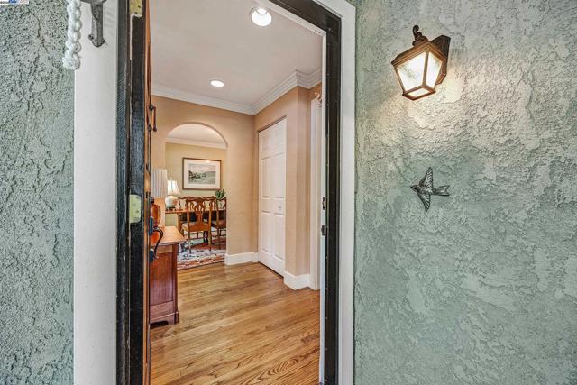 203 Roberta Ave, Pleasant Hill CA: https://media.crmls.org/mediaz/5e0bb2d6-87fb-4fcd-aa7e-b1f296659ff9.jpg
